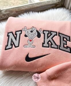 Smiling Snoopy Embroidered Sweatshirt, Peanuts Cartoon Embroidered Shirt, Unique Family Gifts (1)