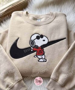 Snoopy Peanuts Swoosh Embroidered Sweatshirt, Cartoon Embroidered Shirt, Unique Family Gifts (1)