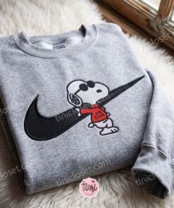Snoopy Peanuts Swoosh Embroidered Sweatshirt, Cartoon Embroidered Shirt, Unique Family Gifts 1 Snoopy Peanuts Swoosh Embroidered Sweatshirt, Cartoon Embroidered Shirt, Unique Family Gifts (2)