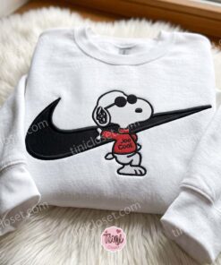 Snoopy Peanuts Swoosh Embroidered Sweatshirt, Cartoon Embroidered Shirt, Unique Family Gifts 2 Snoopy Peanuts Swoosh Embroidered Sweatshirt, Cartoon Embroidered Shirt, Unique Family Gifts (3)