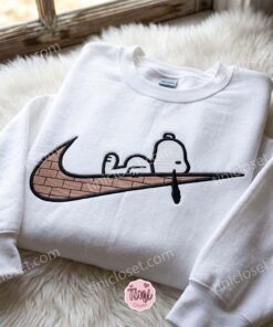 Snoopy Peanuts Swoosh Embroidered Sweatshirt, Cartoon Embroidered Shirt, Unique Family Gifts (4)