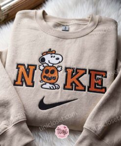 Snoopy Pumpkin Embroidered Sweatshirt, Peanuts Embroidered Shirt, Best Halloween Gift Ideas (1)