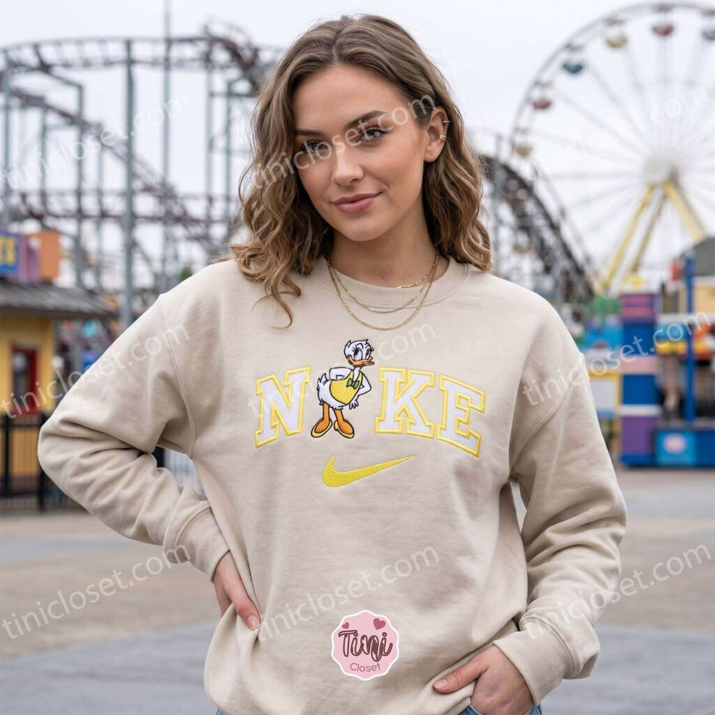 Daisy Duck Embroidered Sweatshirt, Disney Characters Embroidered T-shirt, Cartoon Embroidered Hoodie