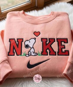 Snoopy With Heart Embroidered Shirt, The Peanuts Cartoon Embroidered Hoodie, Unique Valentine's Day Gift Ideas 1 Snoopy With Heart Embroidered Shirt, The Peanuts Cartoon Embroidered Hoodie, Unique Valentine's Day Gift Ideas (2)