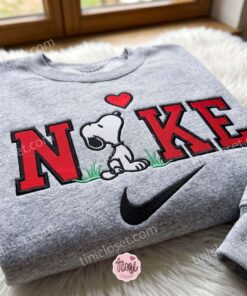 Snoopy With Heart Embroidered Shirt, The Peanuts Cartoon Embroidered Hoodie, Unique Valentine's Day Gift Ideas 2 Snoopy With Heart Embroidered Shirt, The Peanuts Cartoon Embroidered Hoodie, Unique Valentine's Day Gift Ideas (3)