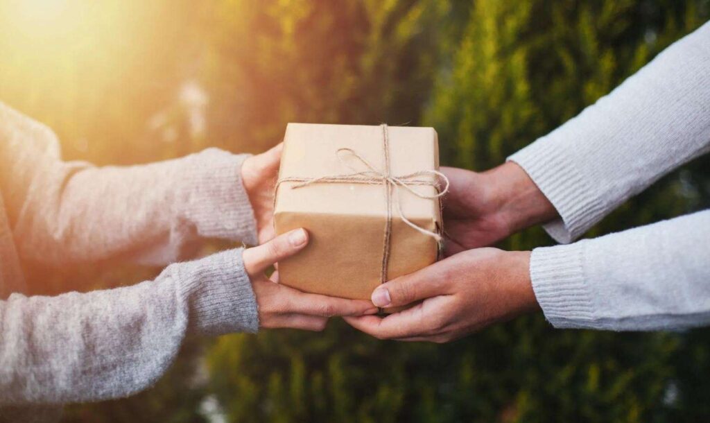 The impulse of gifts is the same: to connect, to express, to leave a tangible mark of one’s care or esteem.