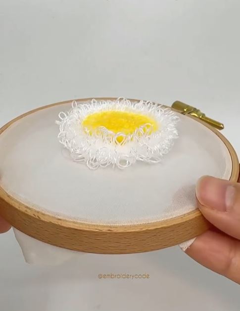 This is a bad embroidery of a daisy?
