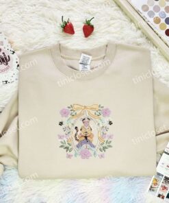 Pooh And Friends Coquette Frame Embroidered Shirt, Disney Characters Embroidered Hoodie, Cartoon Embroidered T Shirt (3)