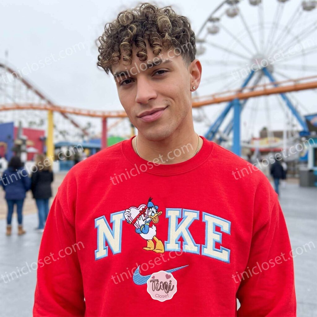 Donald Duck With Valentine Gift Embroidered Shirt, Disney Characters Embroidered Hoodie, Best Valentine’s Day Gifts Donald Duck With Valentine Gift Embroidered Shirt, Disney Characters Embroidered Hoodie, Best Valentine’s Day Gifts
