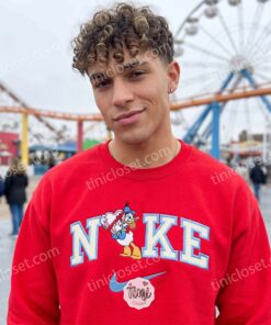 Donald Duck With Valentine Gift Embroidered Shirt, Disney Characters Embroidered Hoodie, Best Valentine’s Day Gifts 1 Donald Duck With Valentine Gift Embroidered Shirt, Disney Characters Embroidered Hoodie, Best Valentine’s Day Gifts (1)