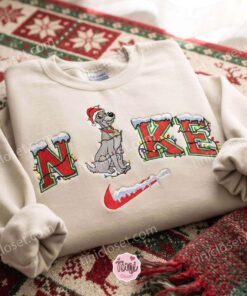 Tramp Xmas Embroidered Shirt, Lady And The Tramp Characters Embroidered Hoodie, Disney Embroidered Sweatshirt, Best Christmas Gift (3)