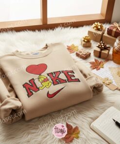 Winne the Pooh Holding Heart Balloon Embroidered Sweater, Disney Cartoon Embroidered Crewneck, Valentine's Day Gifts 1 Winne the Pooh Holding Heart Balloon Embroidered Sweater, Disney Cartoon Embroidered Crewneck, Valentine's Day Gifts (1)