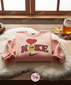 Winne the Pooh Holding Heart Balloon Embroidered Sweater, Disney Cartoon Embroidered Crewneck, Valentine's Day Gifts 2 Winne the Pooh Holding Heart Balloon Embroidered Sweater, Disney Cartoon Embroidered Crewneck, Valentine's Day Gifts (3)