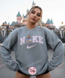 Daisy Duck Summer Hat Embroidered Sweatshirt, Retro Disney Character Shirt, Vintage Style Cartoon Apparel, Birthday Gift for Her. (1)