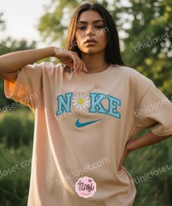 Daisy Flower Embroidered Sweatshirt, Retro Sporty Flower Crewneck, Minimalist Floral Aesthetic Shirt, Birthday Gift for Her. (2)