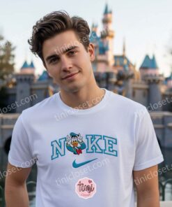 Retro Cartoon Donald Duck Peace Sign Embroidered Sweatshirt, Nostalgic Character Crewneck, Boyfriend Hoodie Gift (3)