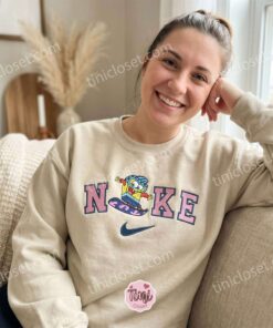 Funny SpongeBob Snowboarding Embroidered Sweatshirt, Retro Cartoon Winter Sports Hoodie, Bestie Matching Shirts (2)