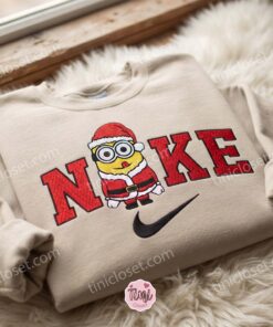 Dave Minion Santa Claus Embroidered Sweatshirt, Minions Movie Embroidered Shirt, Best Christmas Day Gift Ideas 3 Dave Minion Santa Claus Embroidered Sweatshirt, Minions Movie Embroidered Shirt, Best Christmas Day Gift Ideas (1)
