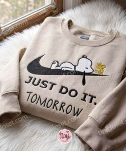 Snoopy Embroidered Sweatshirt, Cute Valentine Crewneck, Unisex Cozy Pullover, Valentine's Day Gift for Him Her 5 Snoopy Embroidered Sweatshirt, Cute Valentine Crewneck, Unisex Cozy Pullover, Valentine’s Day Gift for Him Her (3)