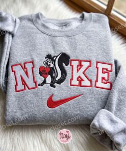 Pepé Le Pew Holding Heart Embroidered Crewneck, Looney Tunes Cartoon Pullover, Long Distance Relationship Gifts 1 Pepé Le Pew Holding Heart Embroidered Crewneck, Looney Tunes Cartoon Pullover, Long Distance Relationship Gifts (1)