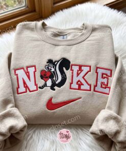 Pepé Le Pew Holding Heart Embroidered Crewneck, Looney Tunes Cartoon Pullover, Long Distance Relationship Gifts 2 Pepé Le Pew Holding Heart Embroidered Crewneck, Looney Tunes Cartoon Pullover, Long Distance Relationship Gifts (2)