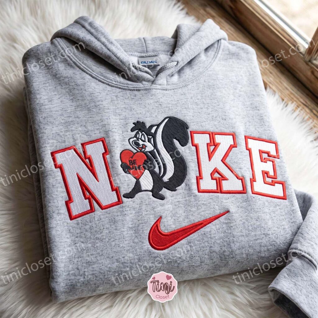 Pepé Le Pew Holding Heart Embroidered Crewneck, Looney Tunes Cartoon Pullover, Long Distance Relationship Gifts Pepé Le Pew Holding Heart Embroidered Crewneck, Looney Tunes Cartoon Pullover, Long Distance Relationship Gifts