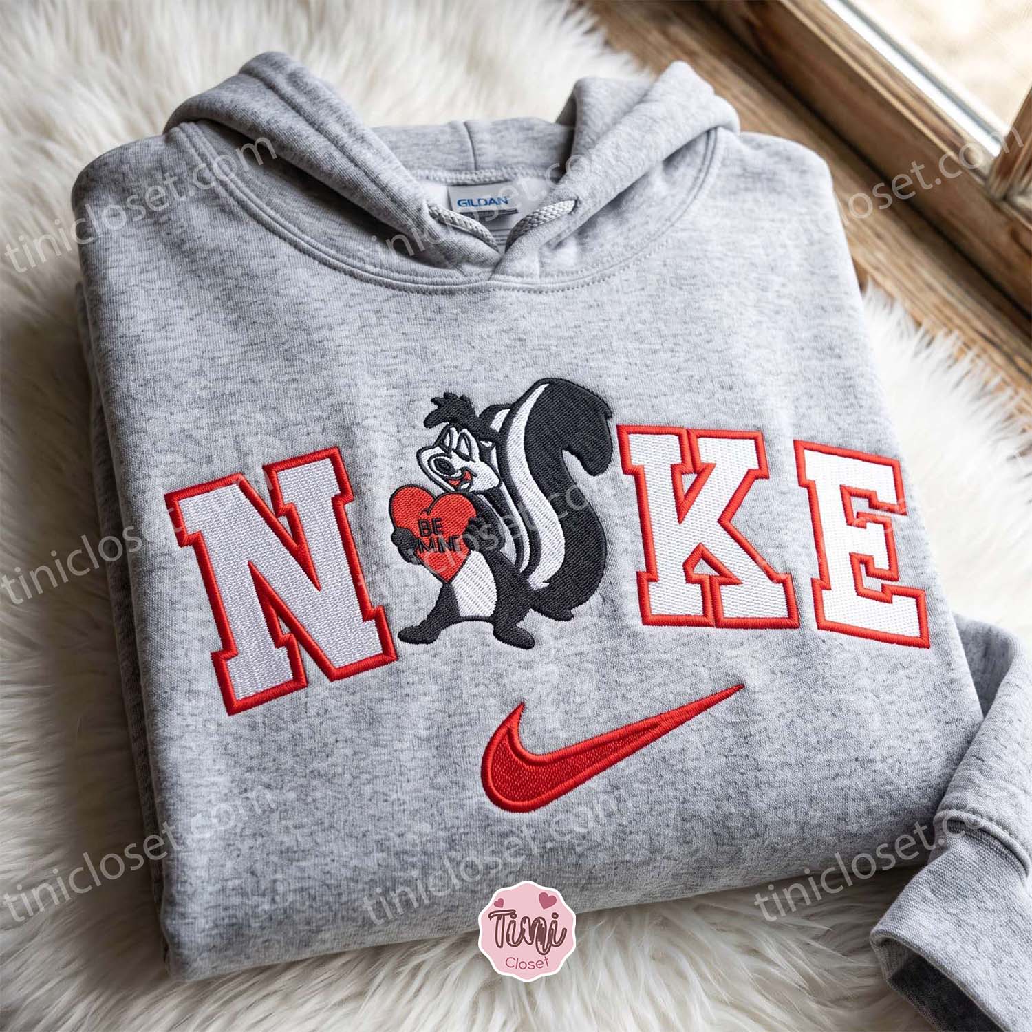 Pepé Le Pew Holding Heart Embroidered Crewneck, Looney Tunes Cartoon Pullover, Long Distance Relationship Gifts Pepé Le Pew Holding Heart Embroidered Crewneck, Looney Tunes Cartoon Pullover, Long Distance Relationship Gifts