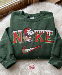 Snoopy Santa Embroidered Sweatshirt, Christmas Embroidered Shirt, Cozy Gifts For Girlfriend, Boyfriend Hoodie Gift (1)