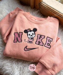 Cute Minnie Embroidered Crewneck, Disney Embroidered Hoodie, Just Because Gift For Him, Cozy Gifts For Girlfriend (3)