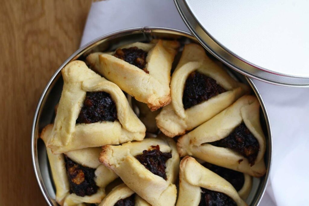 Prune stuffed cookies